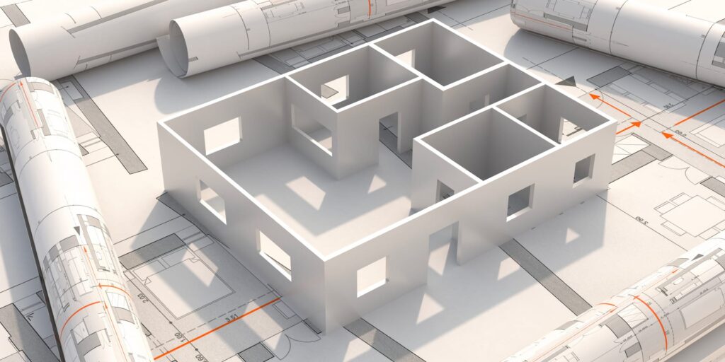 Un modèle architectural 3D blanc d'une maison est posé sur des plans d'étage détaillés, entourés de plans enroulés.